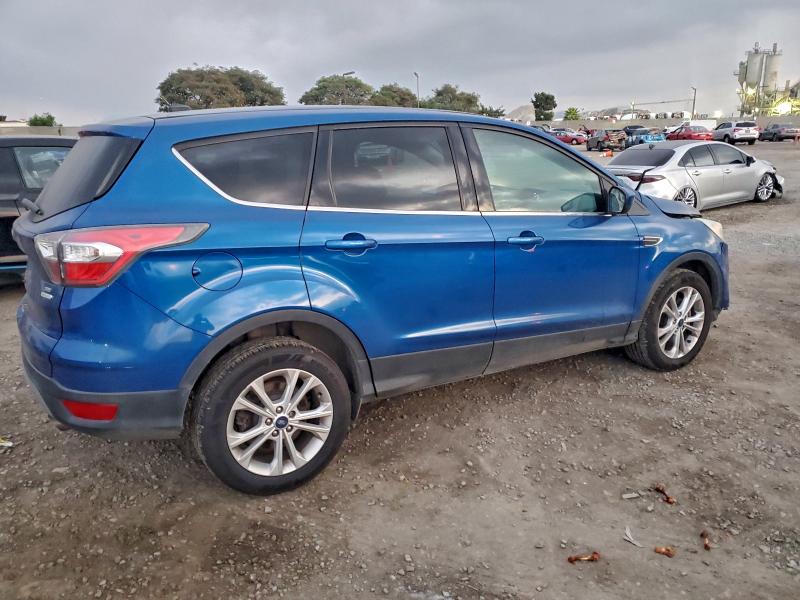 Photo 3 from auction – 2017 FORD ESCAPE SE with VIN 1FMCU0G97HUB04927