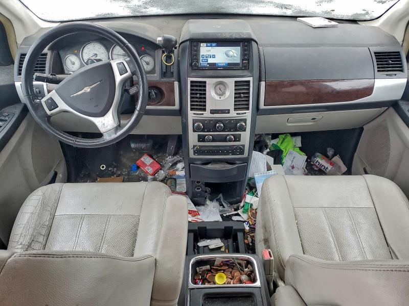 Photo 8 from auction – 2010 CHRYSLER TOWN & COU with VIN 2A4RR8D19AR480541