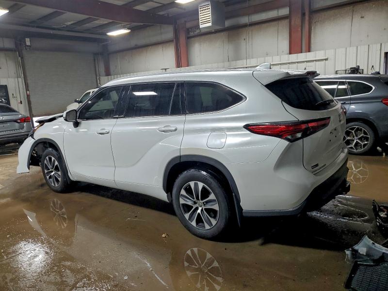 Photo 2 from auction – 2022 TOYOTA HIGHLANDER with VIN 5TDGZRBH3NS254222