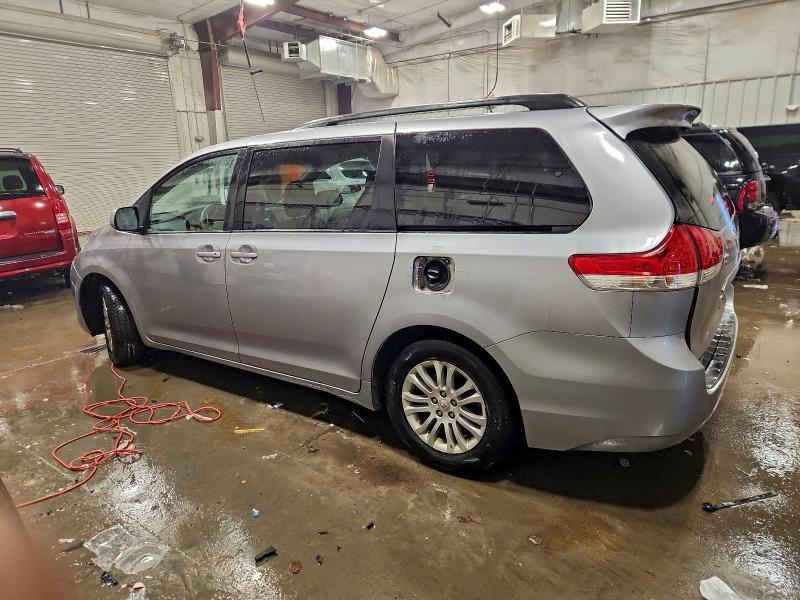 Photo 2 from auction – 2011 TOYOTA SIENNA XLE with VIN 5TDYK3DC9BS009508