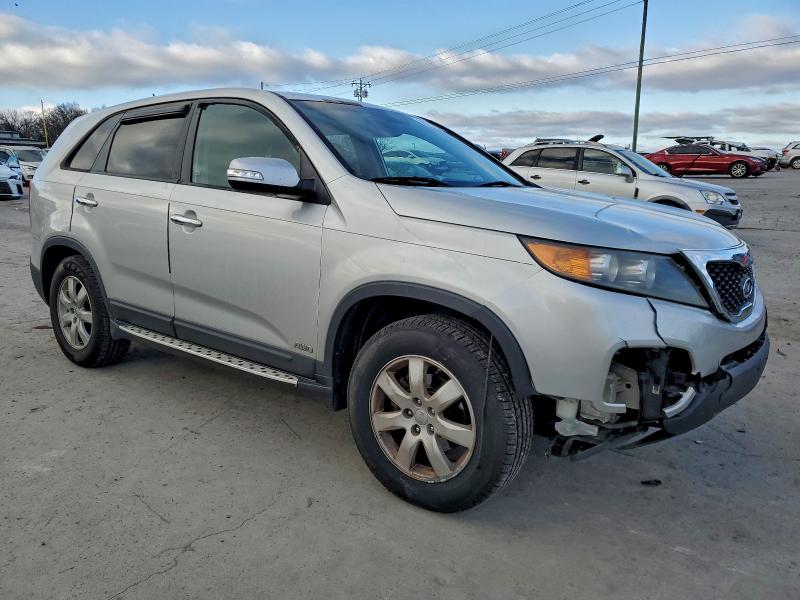 Photo 4 from auction – 2013 KIA SORENTO LX with VIN 5XYKTDA64DG334669