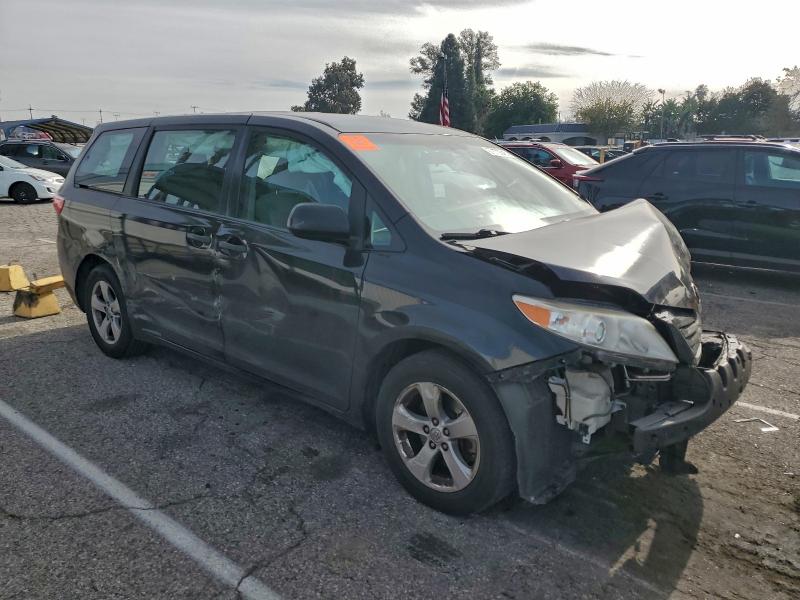 Photo 4 from auction – 2017 TOYOTA SIENNA with VIN 5TDZZ3DC9HS850401