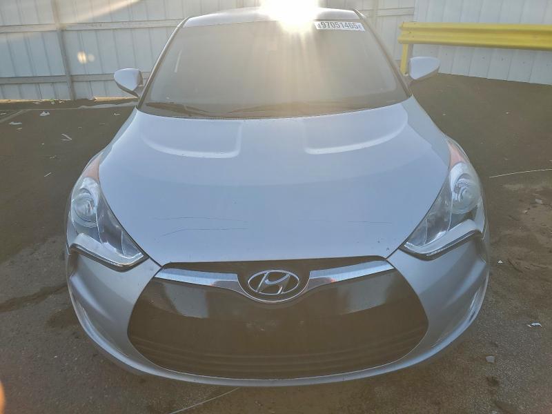 Photo 5 from auction – 2017 HYUNDAI VELOSTER with VIN KMHTC6AD0HU305068