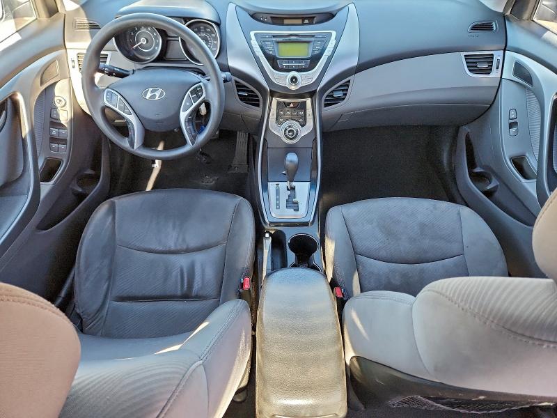 Photo 8 from auction – 2012 HYUNDAI ELANTRA GL with VIN 5NPDH4AE6CH129380