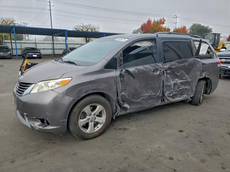 TOYOTA SIENNA LE 2013 with VIN 5TDKK3DC1DS405280 - Photo from auction