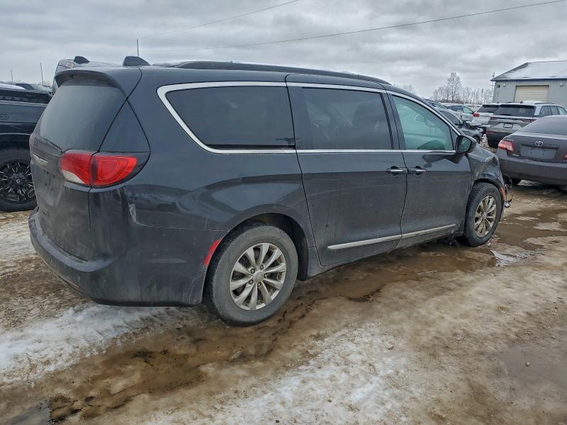 Photo 3 from auction – 2017 CHRYSLER PACIFICA T with VIN 2C4RC1BG7HR565832