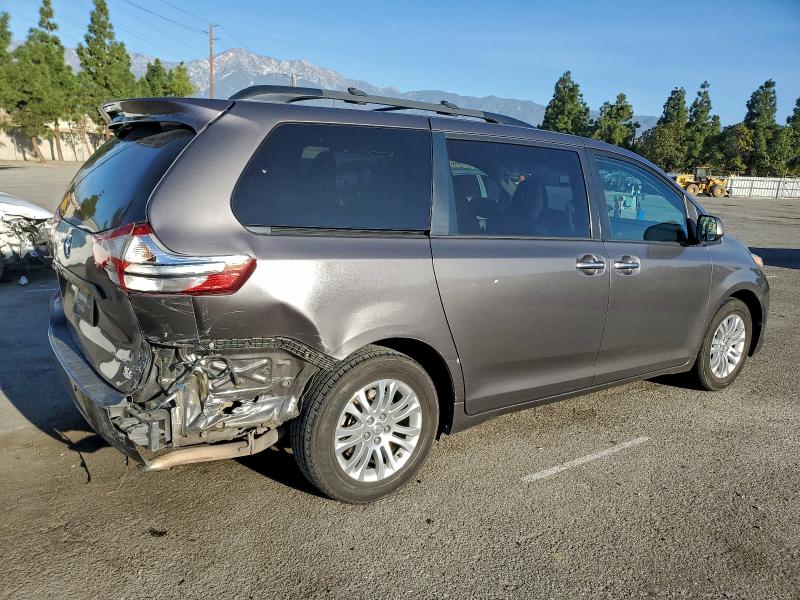Photo 3 from auction – 2016 TOYOTA SIENNA XLE with VIN 5TDYK3DC4GS728849