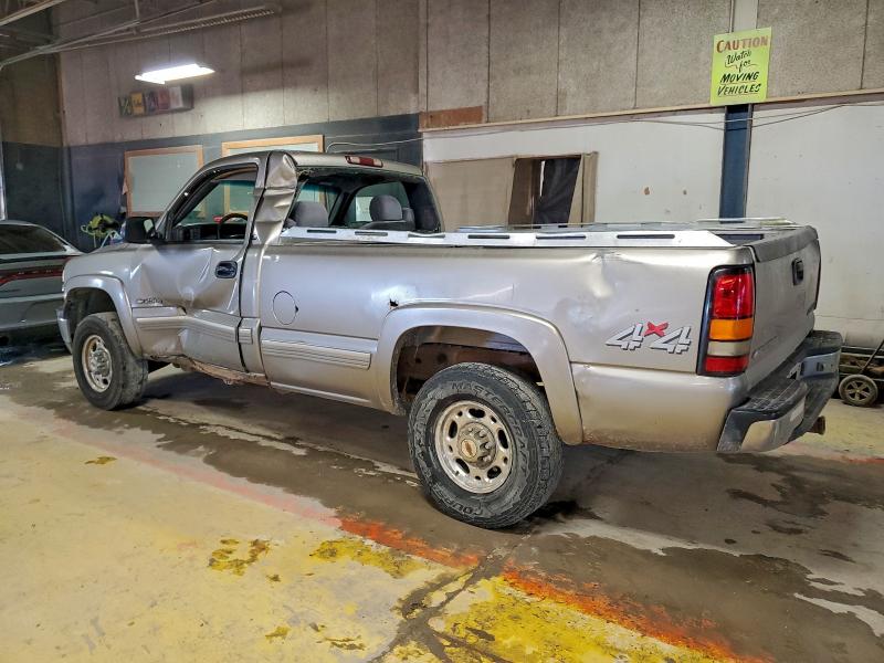 Photo 2 from auction – 2000 CHEVROLET SILVERADO with VIN 1GCGK24U0YE101507