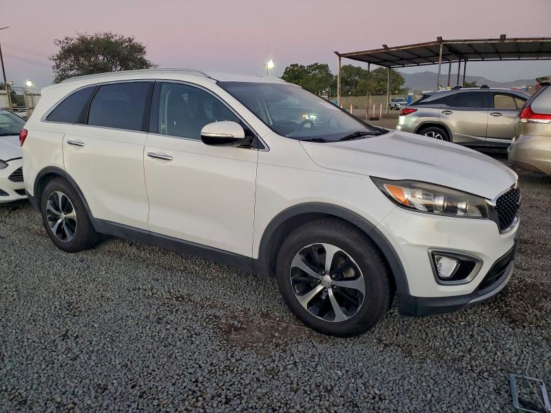 Photo 4 from auction – 2016 KIA SORENTO EX with VIN 5XYPH4A53GG106536