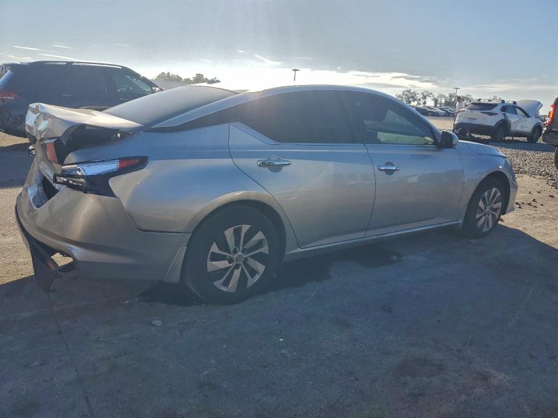 Photo 3 from auction – 2019 NISSAN ALTIMA S with VIN 1N4BL4BV3KC157710
