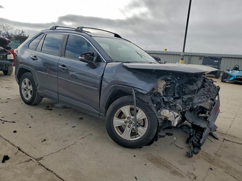 Photo 4 from auction – 2019 TOYOTA RAV4 XLE with VIN JTMW1RFV2KD035276