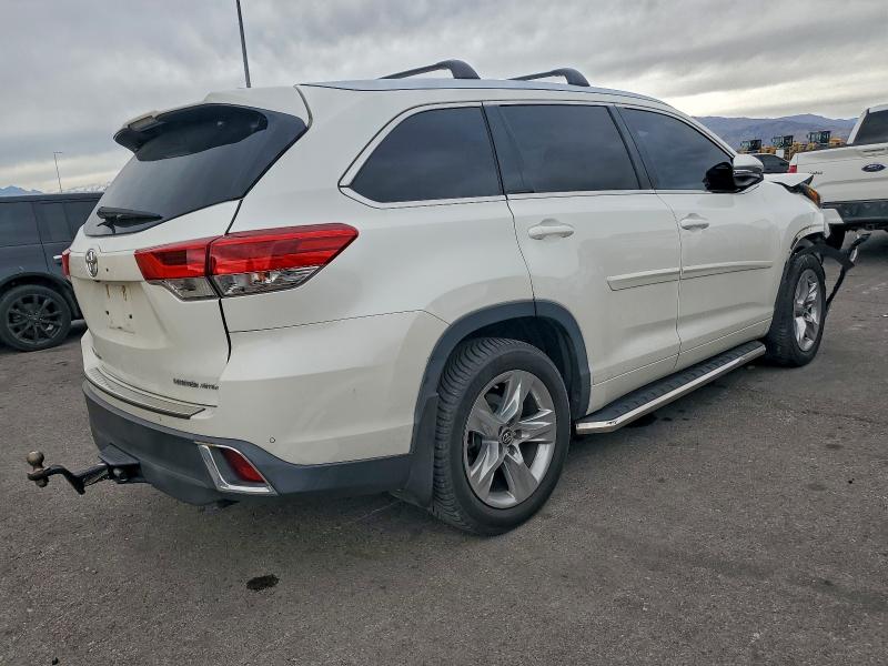 Photo 3 from auction – 2017 TOYOTA HIGHLANDER with VIN 5TDDZRFH4HS403528