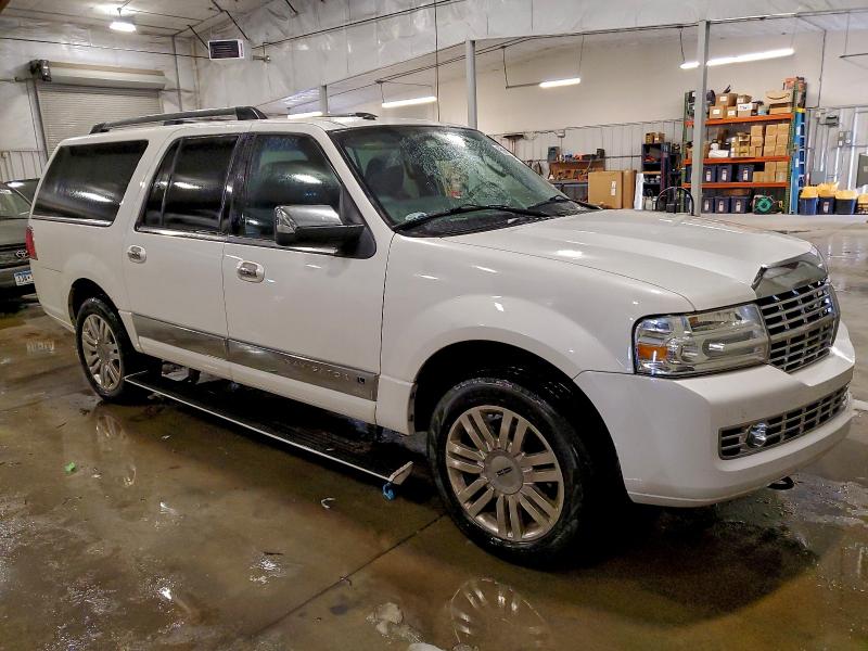 Photo 4 from auction – 2014 LINCOLN NAVIGATOR with VIN 5LMJJ3J56EEL00903