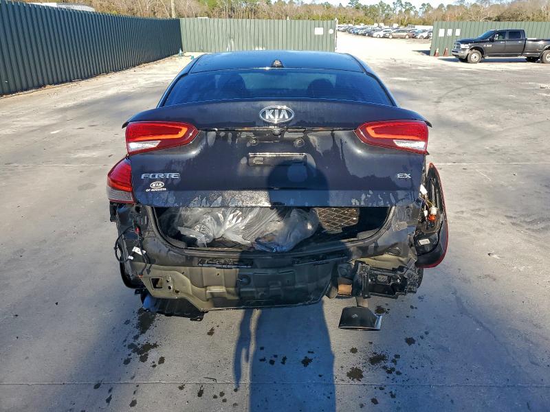 Foto 6 de la subasta – 2017 KIA FORTE EX con VIN 3KPFL4A81HE005336