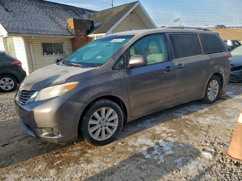 Photo 1 from auction – 2013 TOYOTA SIENNA LE with VIN 5TDJK3DC9DS071334