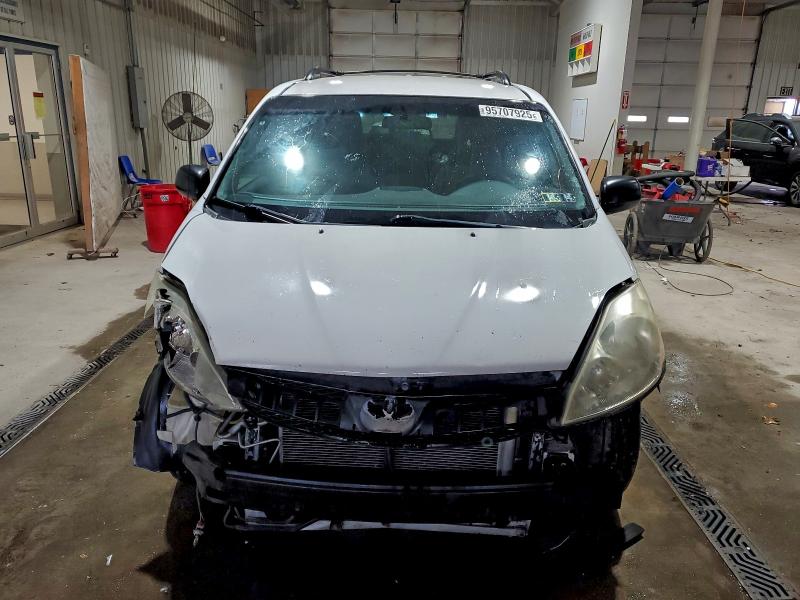 Photo 5 from auction – 2010 TOYOTA SIENNA CE with VIN 5TDKK4CC5AS339674