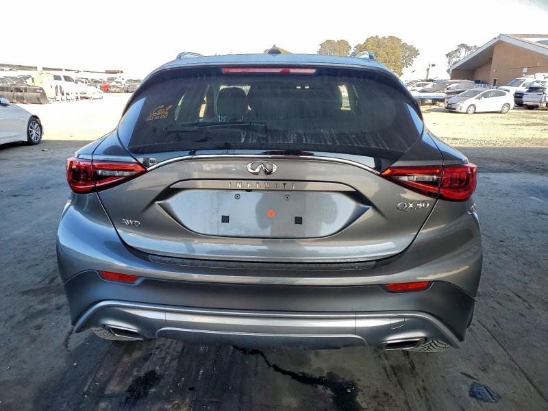 Photo 6 from auction – 2018 INFINITI QX30 BASE with VIN SJKCH5CR3JA054656