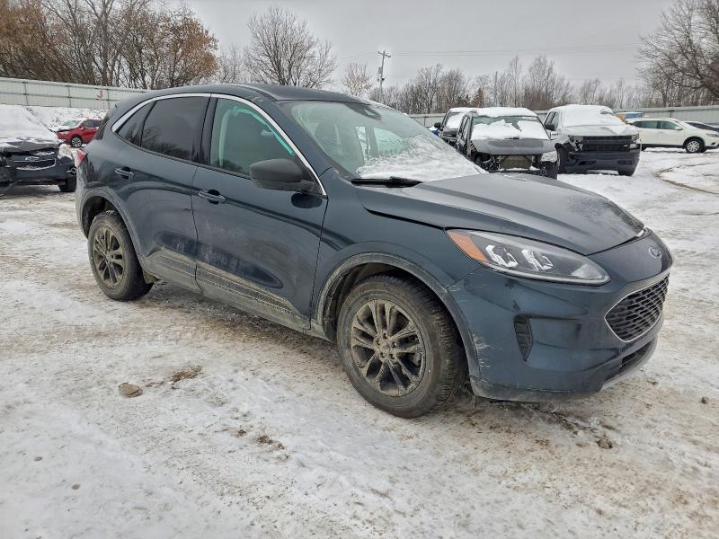 Photo 4 from auction – 2022 FORD ESCAPE SE with VIN 1FMCU9G63NUB70638