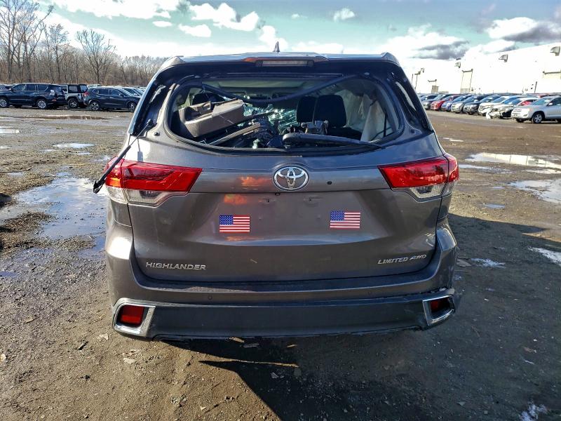 Photo 6 from auction – 2017 TOYOTA HIGHLANDER with VIN 5TDDZRFH7HS450522