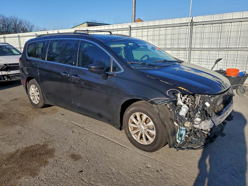 Photo 4 from auction – 2018 CHRYSLER PACIFICA T with VIN 2C4RC1FG5JR155353