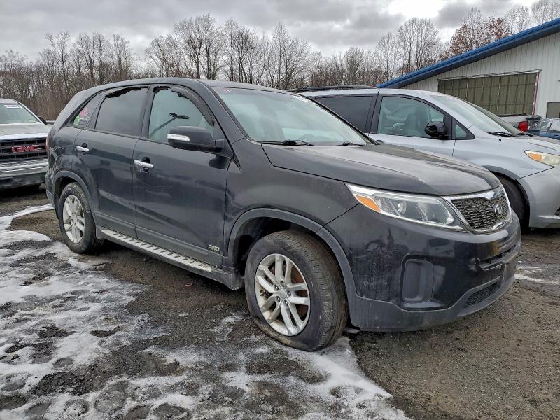 Photo 4 from auction – 2015 KIA SORENTO with VIN 5XYKTCA66FG607656