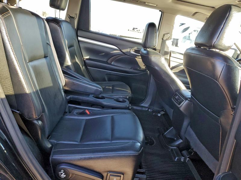 Photo 11 from auction – 2017 TOYOTA HIGHLANDER with VIN 5TDJZRFH7HS510429