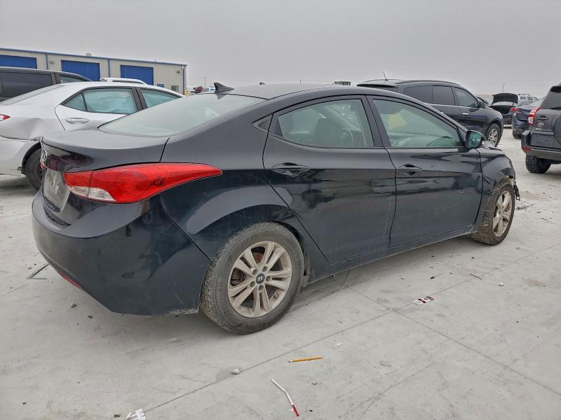 Photo 3 from auction – 2012 HYUNDAI ELANTRA GL with VIN 5NPDH4AE7CH095031