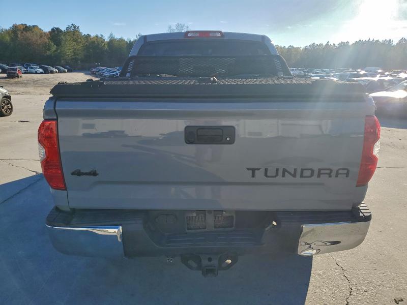 Photo 6 from auction – 2018 TOYOTA TUNDRA with VIN 5TFDW5F14JX732816