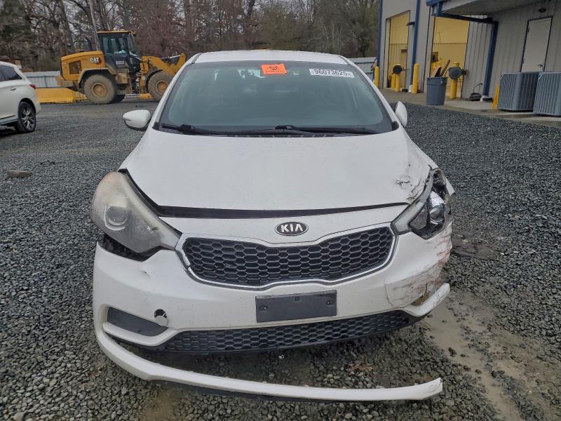 Photo 5 from auction – 2016 KIA FORTE LX with VIN KNAFX4A60G5554083