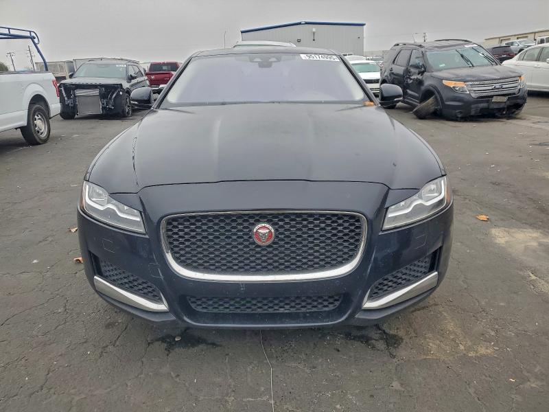 Photo 5 from auction – 2017 JAGUAR XF PRESTIG with VIN SAJBE4BVXHCY45086