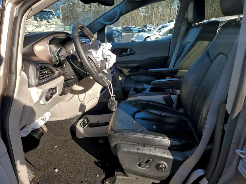 Photo 7 from auction – 2017 CHRYSLER PACIFICA with VIN 2C4RC1EG5HR616451