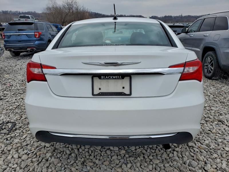 Photo 6 from auction – 2014 CHRYSLER 200 TOURIN with VIN 1C3CCBBB1EN183941