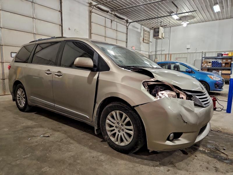 Photo 4 from auction – 2015 TOYOTA SIENNA XLE with VIN 5TDYK3DC3FS668481