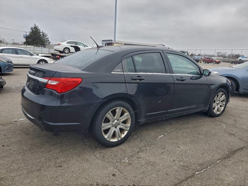 Photo 3 from auction – 2013 CHRYSLER 200 TOURIN with VIN 1C3CCBBB9DN624469