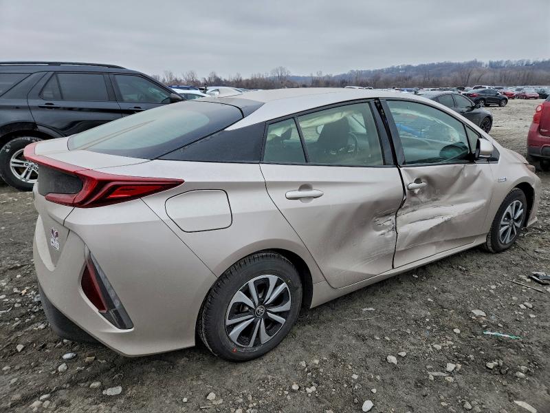 Photo 3 from auction – 2018 TOYOTA PRIUS PRIM with VIN JTDKARFPXJ3071611