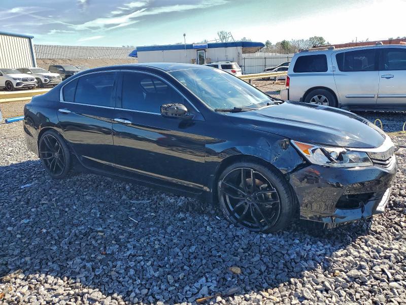 Photo 4 from auction – 2017 HONDA ACCORD with VIN 1HGCR2F57HA032680
