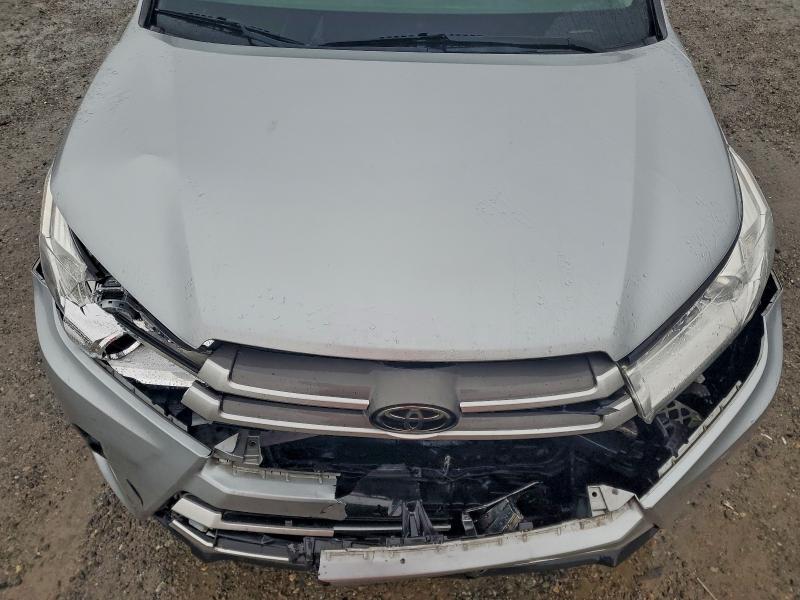 Photo 12 from auction – 2018 TOYOTA HIGHLANDER with VIN 5TDBZRFH2JS497633