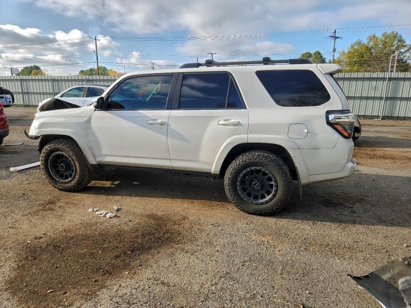 Photo 2 from auction – 2019 TOYOTA 4RUNNER with VIN JTEZU5JR3K5200314