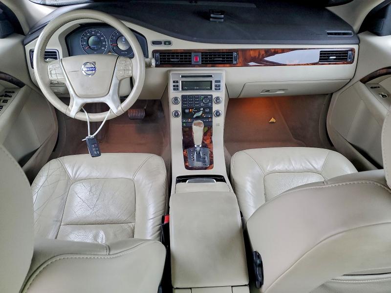 Photo 8 from auction – 2010 VOLVO V70 3.2 with VIN YV1960BW7A1139085