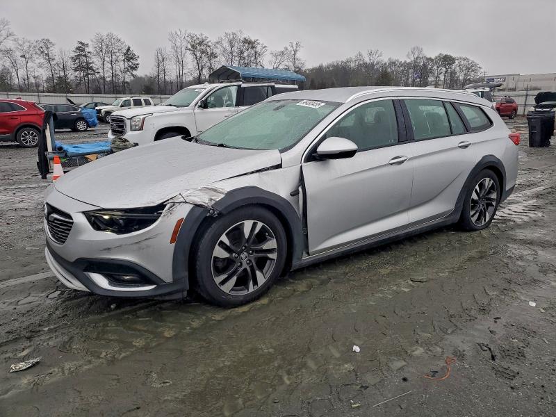BUICK REGAL TOUR 2018 with VIN W04GU8SX0J1159909 - Photo from auction