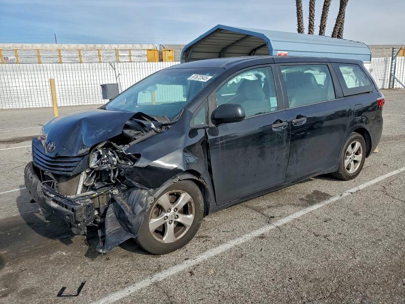 TOYOTA SIENNA 2017 z numerem VIN 5TDZZ3DC9HS850401 - Zdjęcie z aukcji