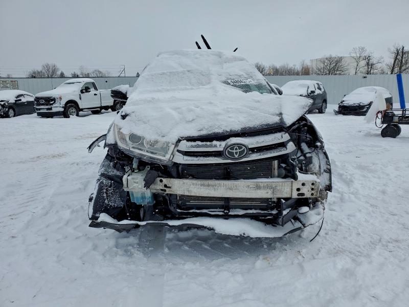 Photo 5 from auction – 2018 TOYOTA HIGHLANDER with VIN 5TDJZRFH9JS542367