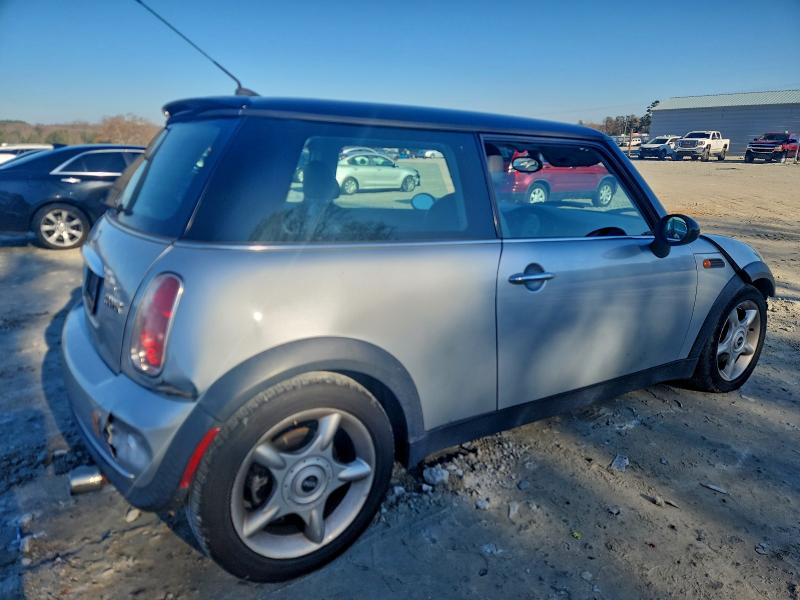 Photo 3 from auction – 2005 MINI COOPER with VIN WMWRC33465TJ68615