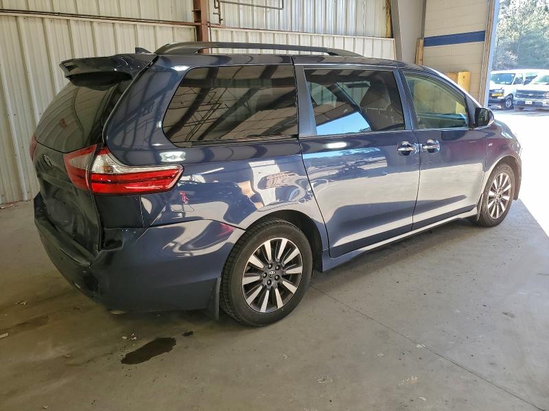 Photo 3 from auction – 2018 TOYOTA SIENNA XLE with VIN 5TDDZ3DC0JS201599