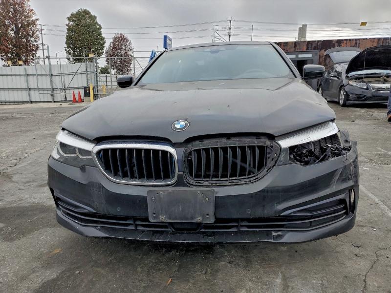 Photo 5 from auction – 2019 BMW 530E with VIN WBAJA9C59KB393630