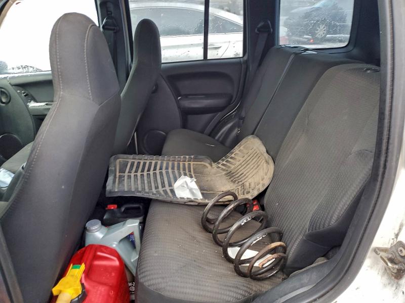 Photo 11 from auction – 2004 JEEP LIBERTY SP with VIN 1J4GL48K94W315735
