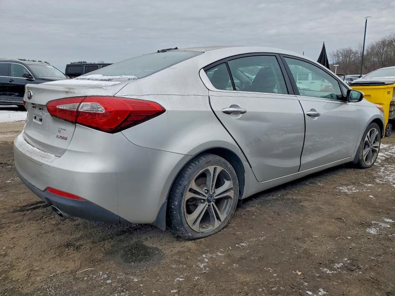 Foto 3 de la subasta – 2015 KIA FORTE con VIN KNAFZ4A82F5265510