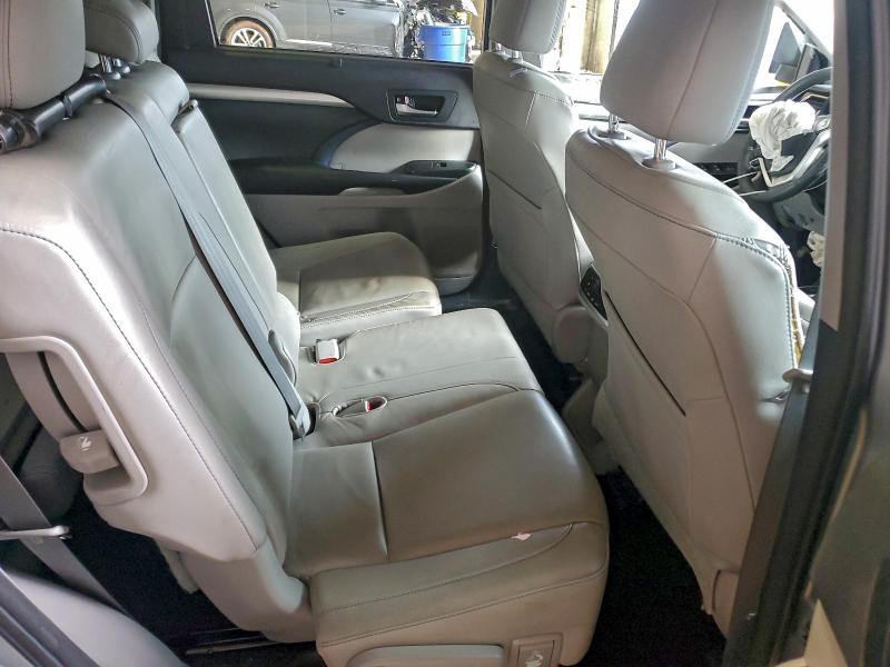 Photo 11 from auction – 2016 TOYOTA HIGHLANDER with VIN 5TDJKRFHXGS281277