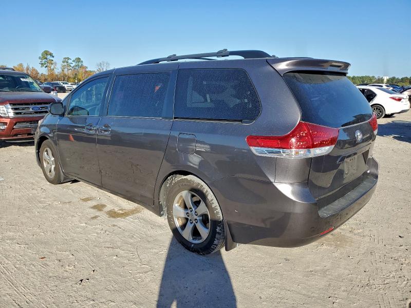 Photo 2 from auction – 2013 TOYOTA SIENNA LE with VIN 5TDKK3DC6DS302565