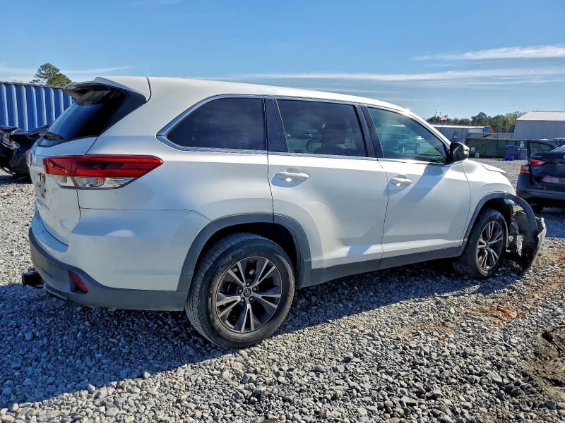 Photo 3 from auction – 2019 TOYOTA HIGHLANDER with VIN 5TDZZRFHXKS313670